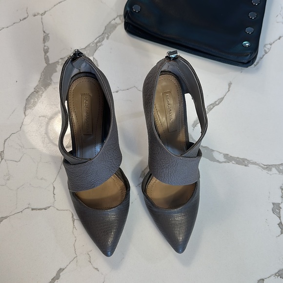 BCBGMAXAZRIA- impossible to pronounce, and to forget. Vero Cuoio Leather Heels - Picture 5 of 9